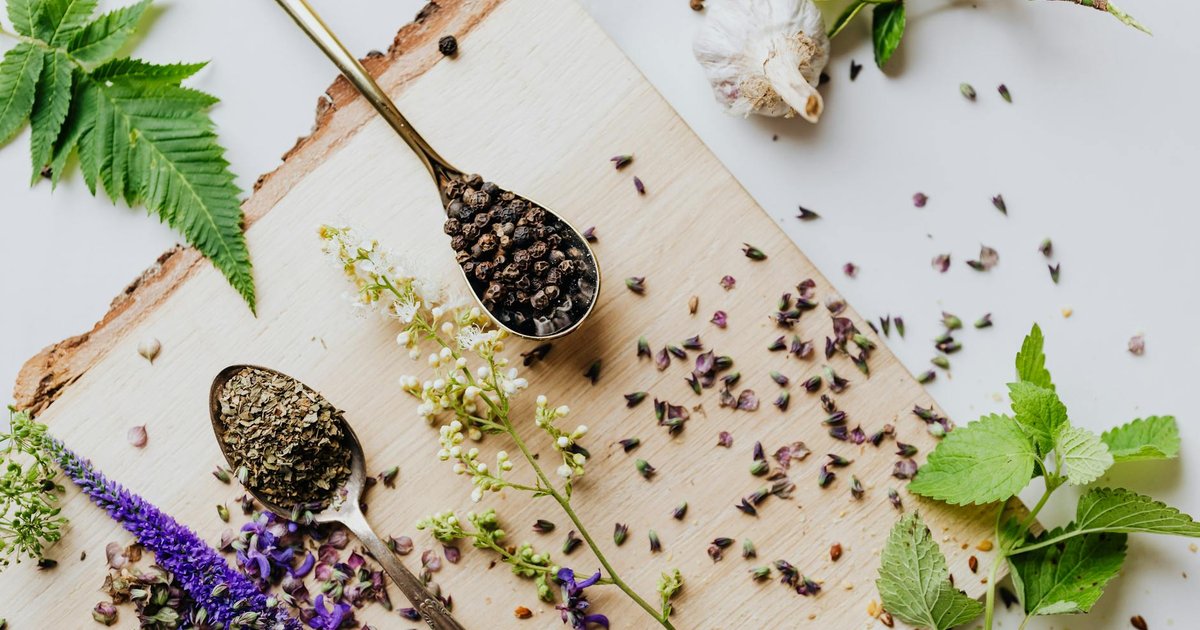 春の疲れが抜けない朝に。シベリアンジンセンとレモングラスで、体の底からエネルギーをよみがえらせる習慣